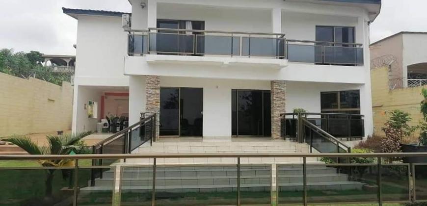 A VENDRE VILLA DUPLEX AVEC PISCINE 1000.M2 A ABIDJAN MALL BONOUMIN