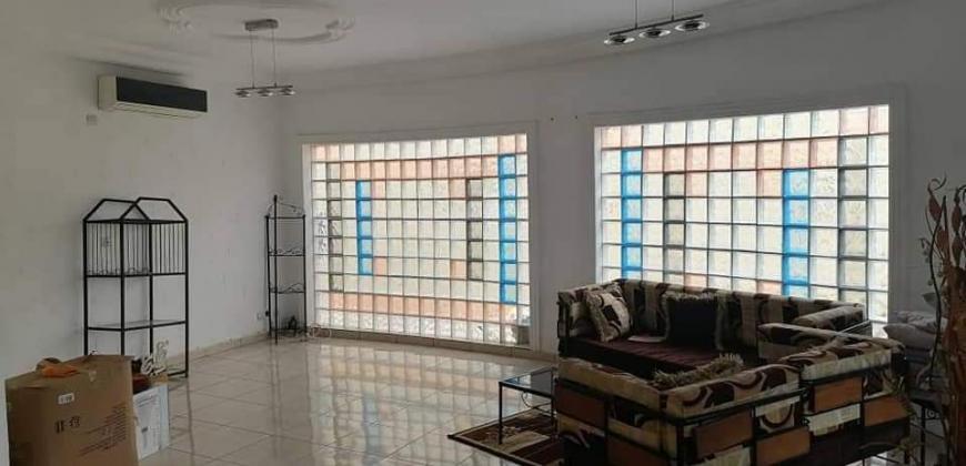 A VENDRE VILLA DUPLEX AVEC PISCINE 1000.M2 A ABIDJAN MALL BONOUMIN