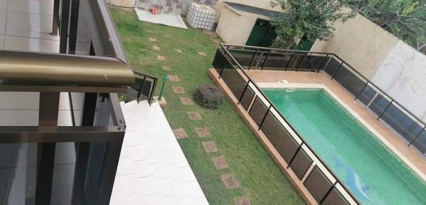 A VENDRE VILLA DUPLEX AVEC PISCINE 1000.M2 A ABIDJAN MALL BONOUMIN