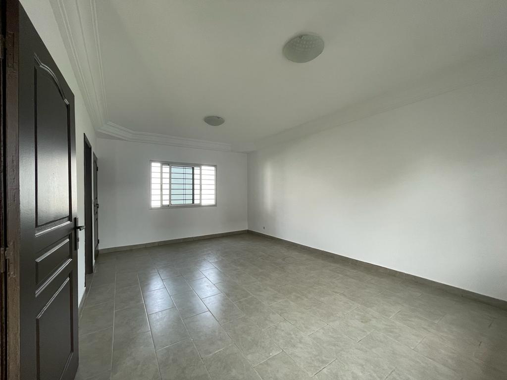 Maison basse 4 pièces à louer – Cité Les Figuiers, Cocody