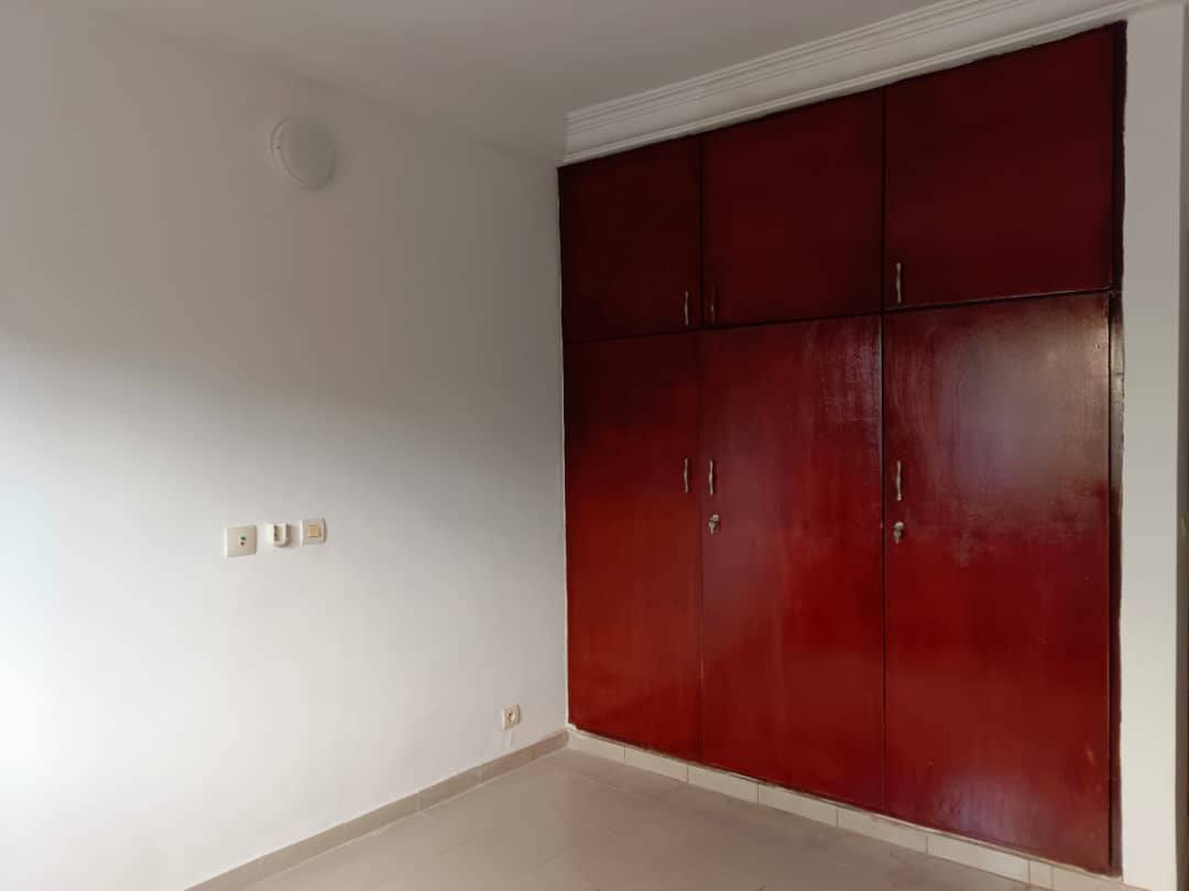 Maison basse 4 pièces à louer – Cité Les Figuiers, Cocody