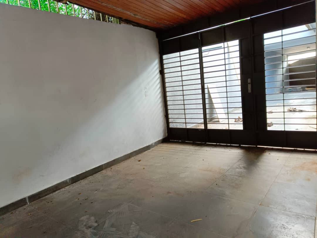 Maison basse 4 pièces à louer – Cité Les Figuiers, Cocody