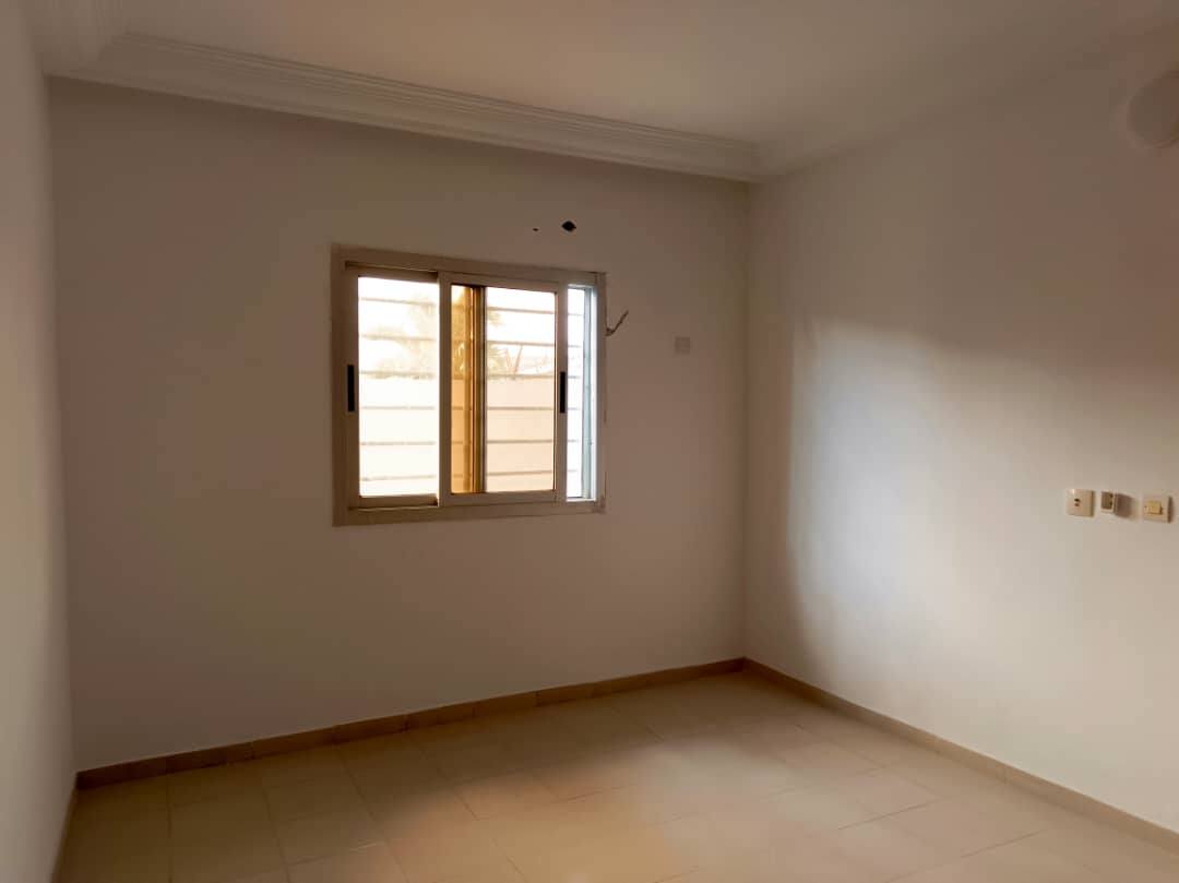 Maison basse 4 pièces à louer – Cité Les Figuiers, Cocody