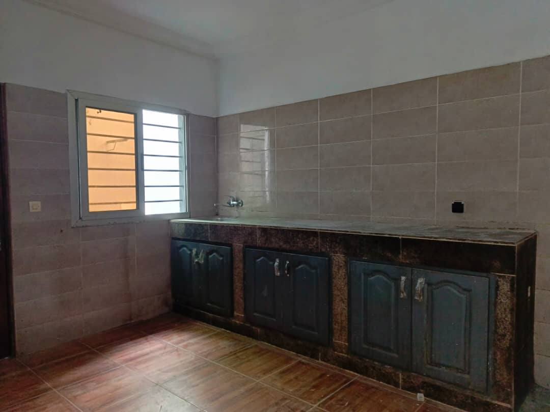 Maison basse 4 pièces à louer – Cité Les Figuiers, Cocody