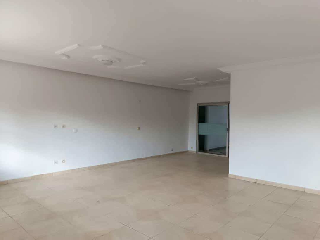 Maison basse 4 pièces à louer – Cité Les Figuiers, Cocody