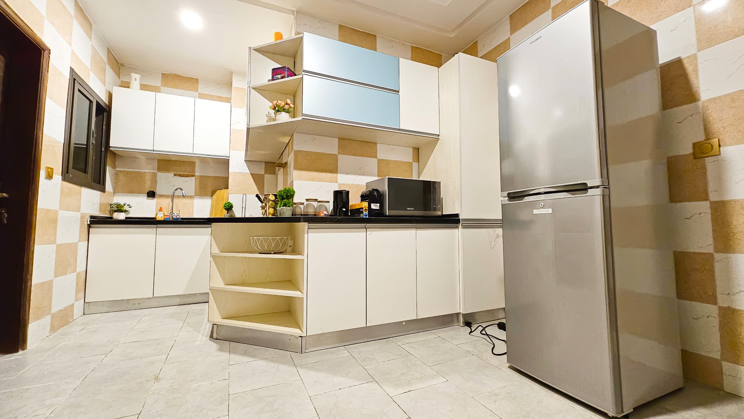 Appartement 3 pièces meublé à louer – Angré, Cocody