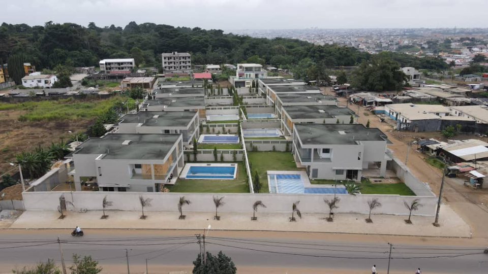 À VENDRE | DIX VILLA F6 AVEC PISCINE | BINGERVILLE MERE – ENFANT
