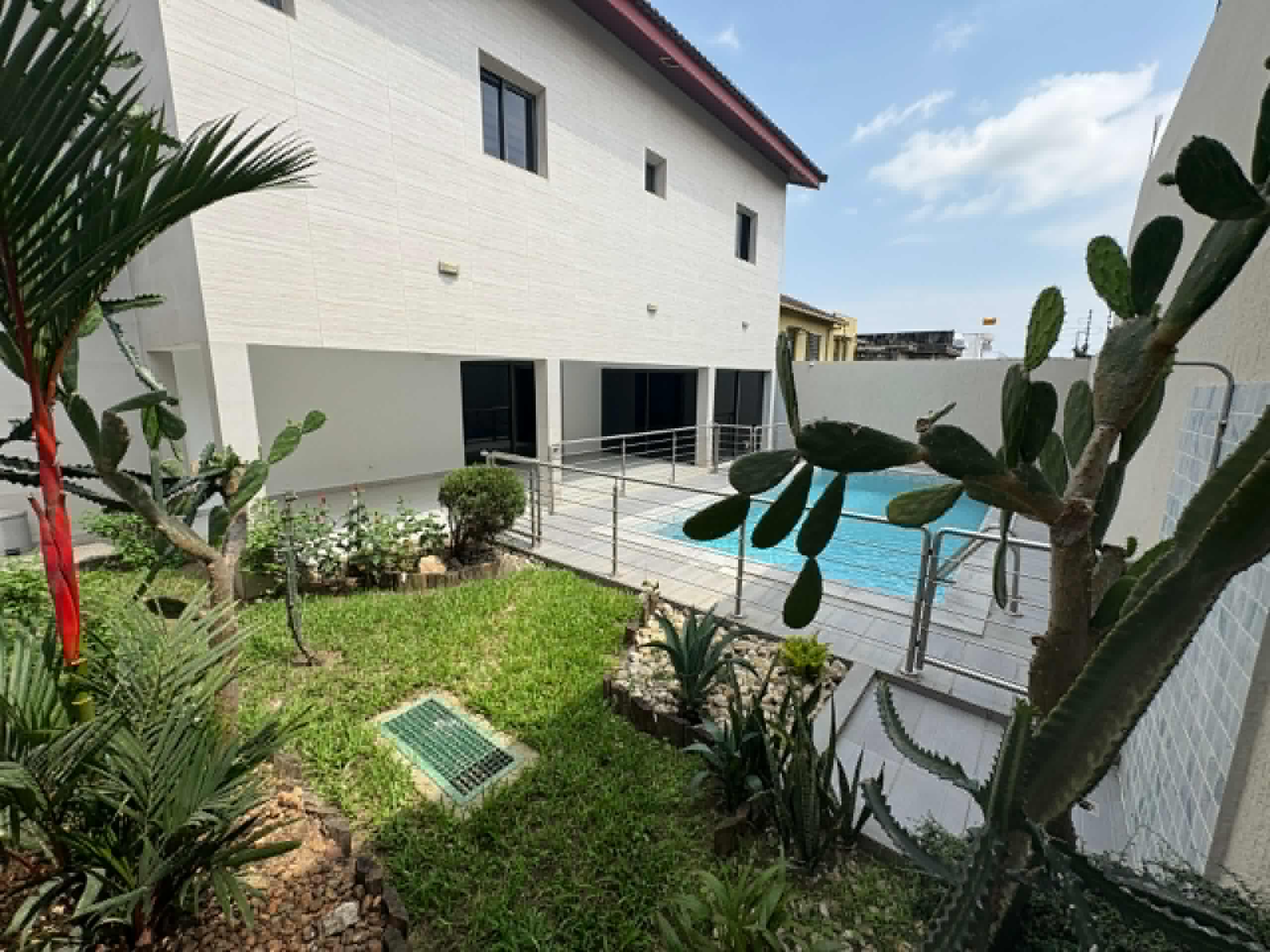 Villa duplex F6 à louer – Riviera 3 Cité Synacasy, Cocody