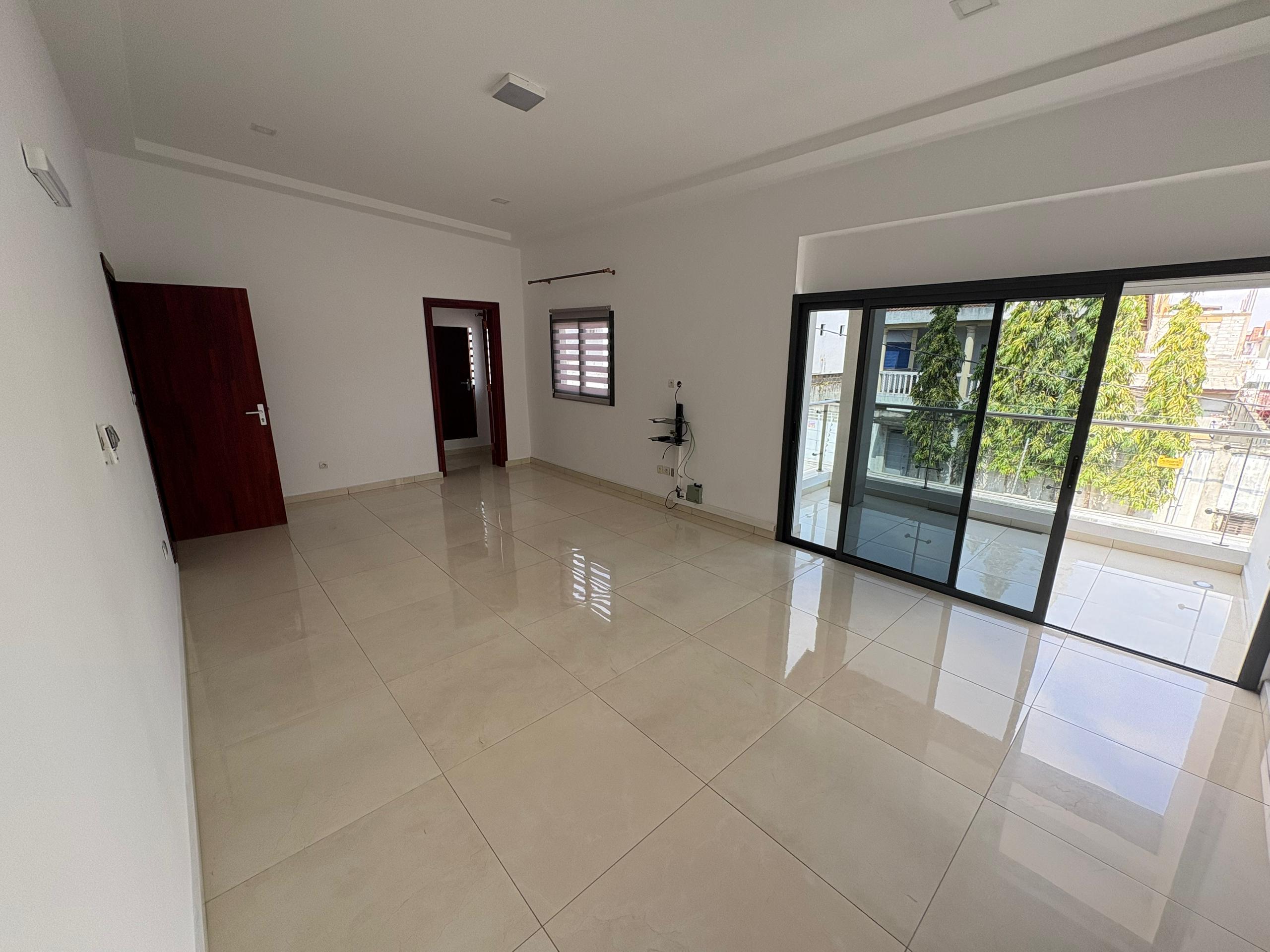 Villa duplex F6 à louer – Riviera 3 Cité Synacasy, Cocody
