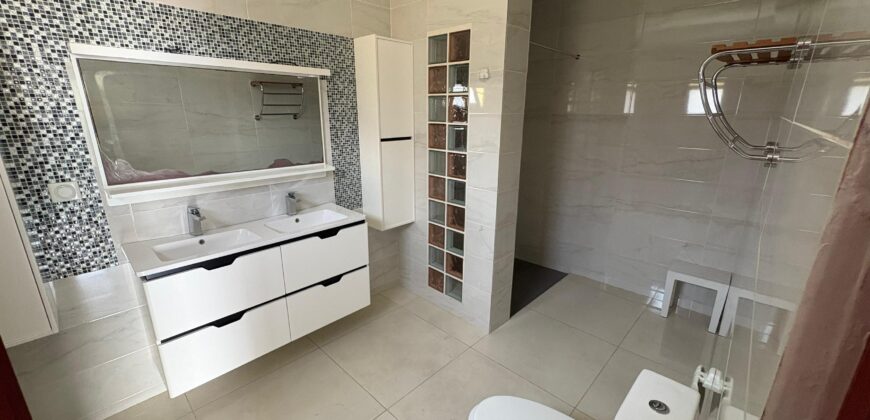 Villa duplex F6 à louer – Riviera 3 Cité Synacasy, Cocody