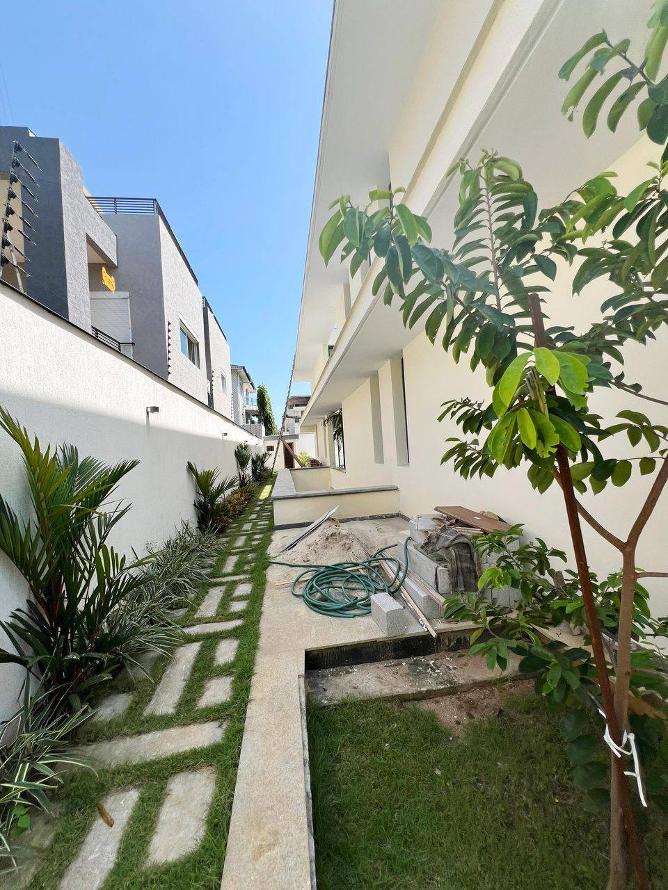 Duplex F8 haut standing avec piscine à louer – Abatta, Cocody