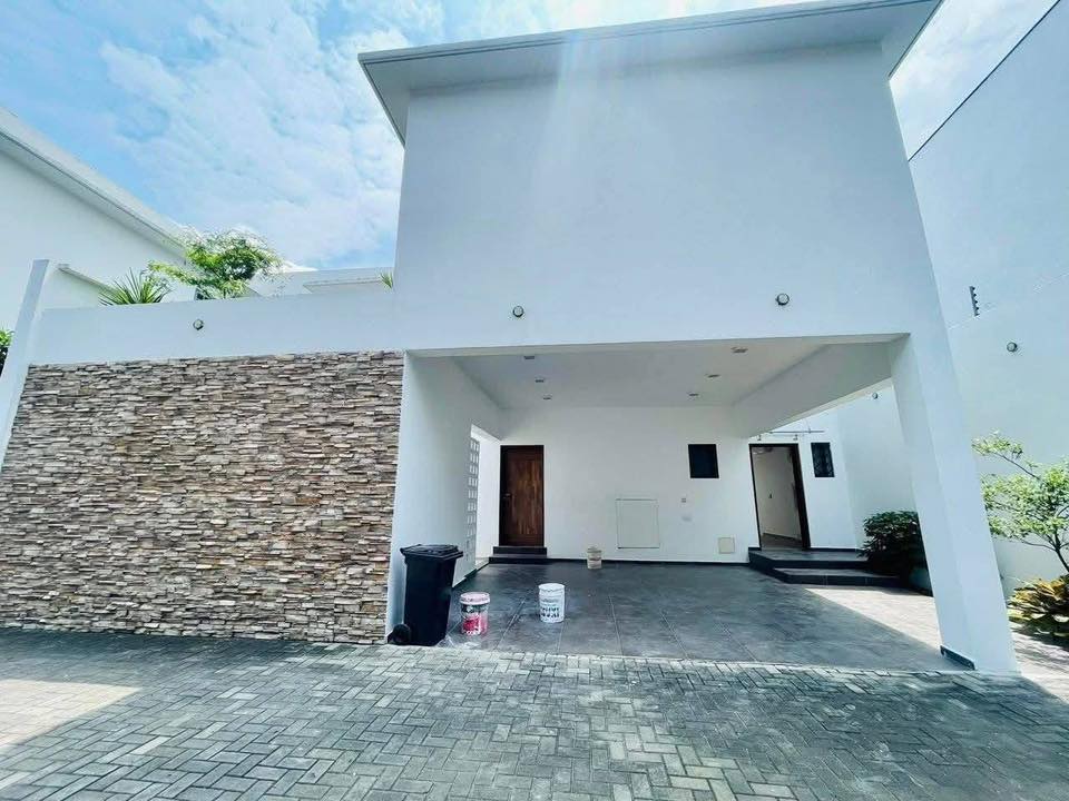 Villa duplex F4 haut standing à louer – Beverly Hills, Riviera Golf