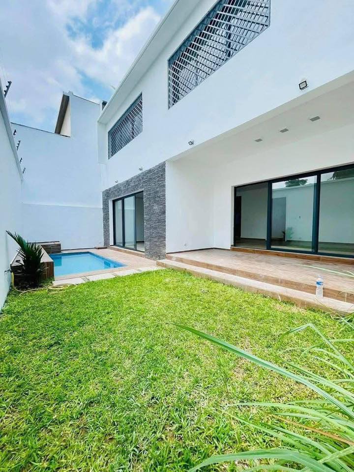 Villa duplex F4 haut standing à louer – Beverly Hills, Riviera Golf