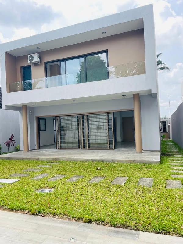 Duplex de standing F5 avec piscine à louer – 2 Plateaux, Cocody
