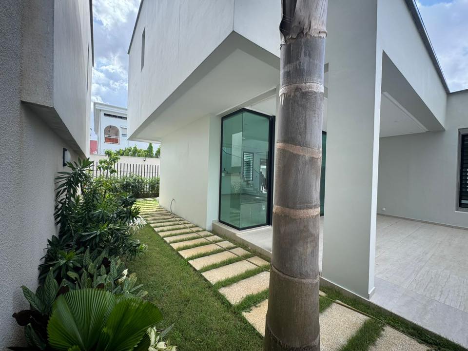 Duplex F6 haut standing avec piscine à louer – Vallon, Cocody