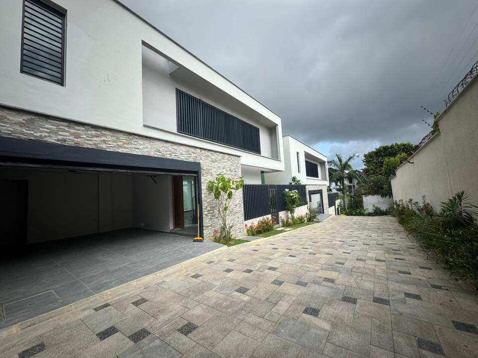 Duplex F6 haut standing avec piscine à louer – Vallon, Cocody