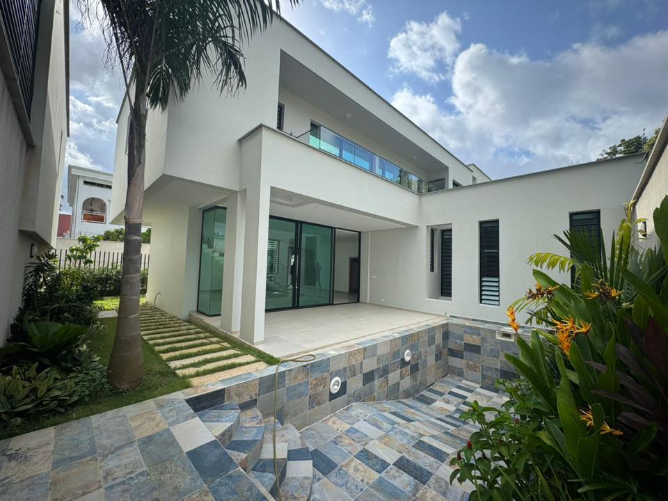 Duplex F6 haut standing avec piscine à louer – Vallon, Cocody
