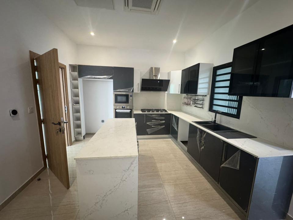 Duplex F6 haut standing avec piscine à louer – Vallon, Cocody