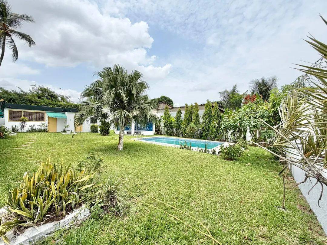 Villa plein pied F4 avec piscine à louer – Cité Laurier, Cocody