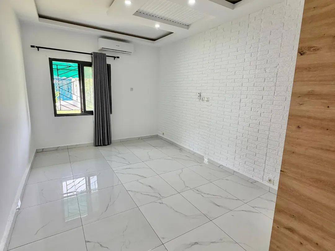 Villa plein pied F4 avec piscine à louer – Cité Laurier, Cocody
