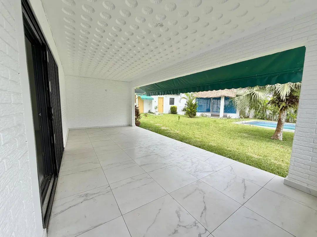 Villa plein pied F4 avec piscine à louer – Cité Laurier, Cocody