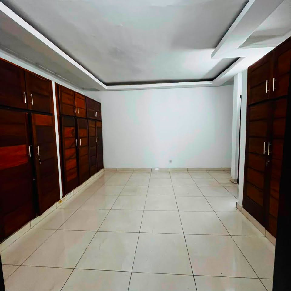 Duplex F15 à louer pour bureaux – Riviera Golf 1, Cocody