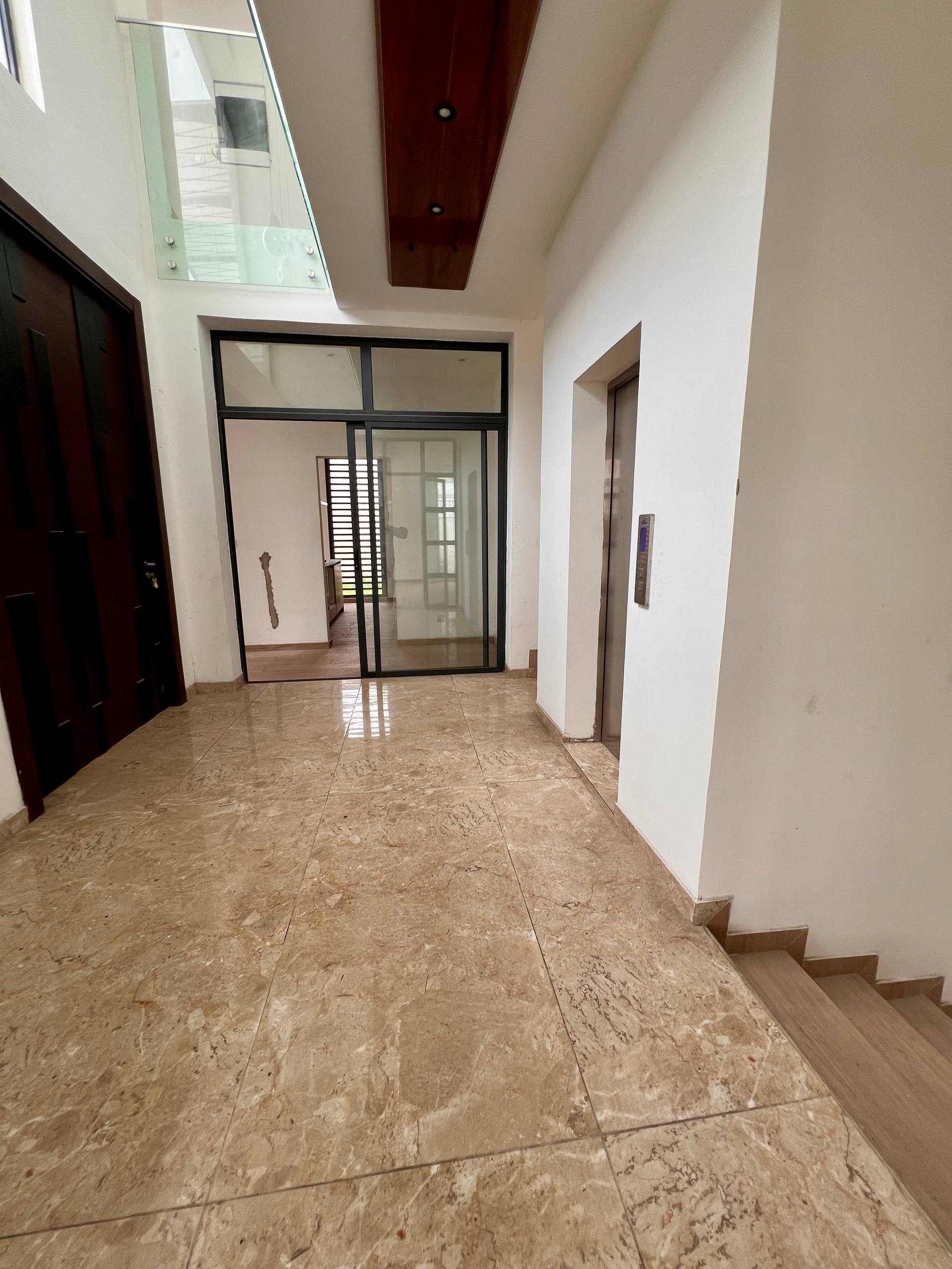 Villa triplex 4 ch à louer – Riviera Golf 1, Cocody