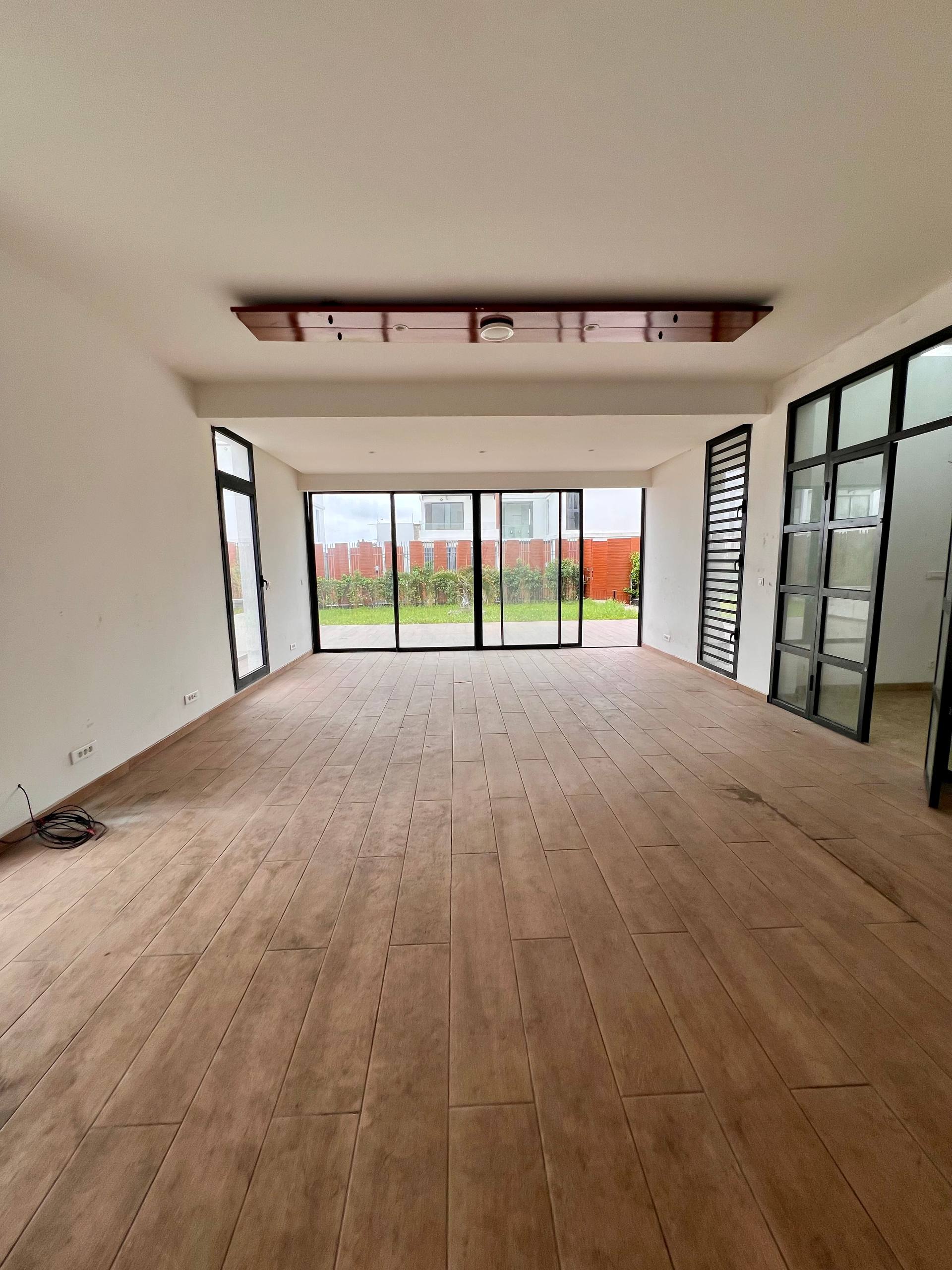 Villa triplex 4 ch à louer – Riviera Golf 1, Cocody
