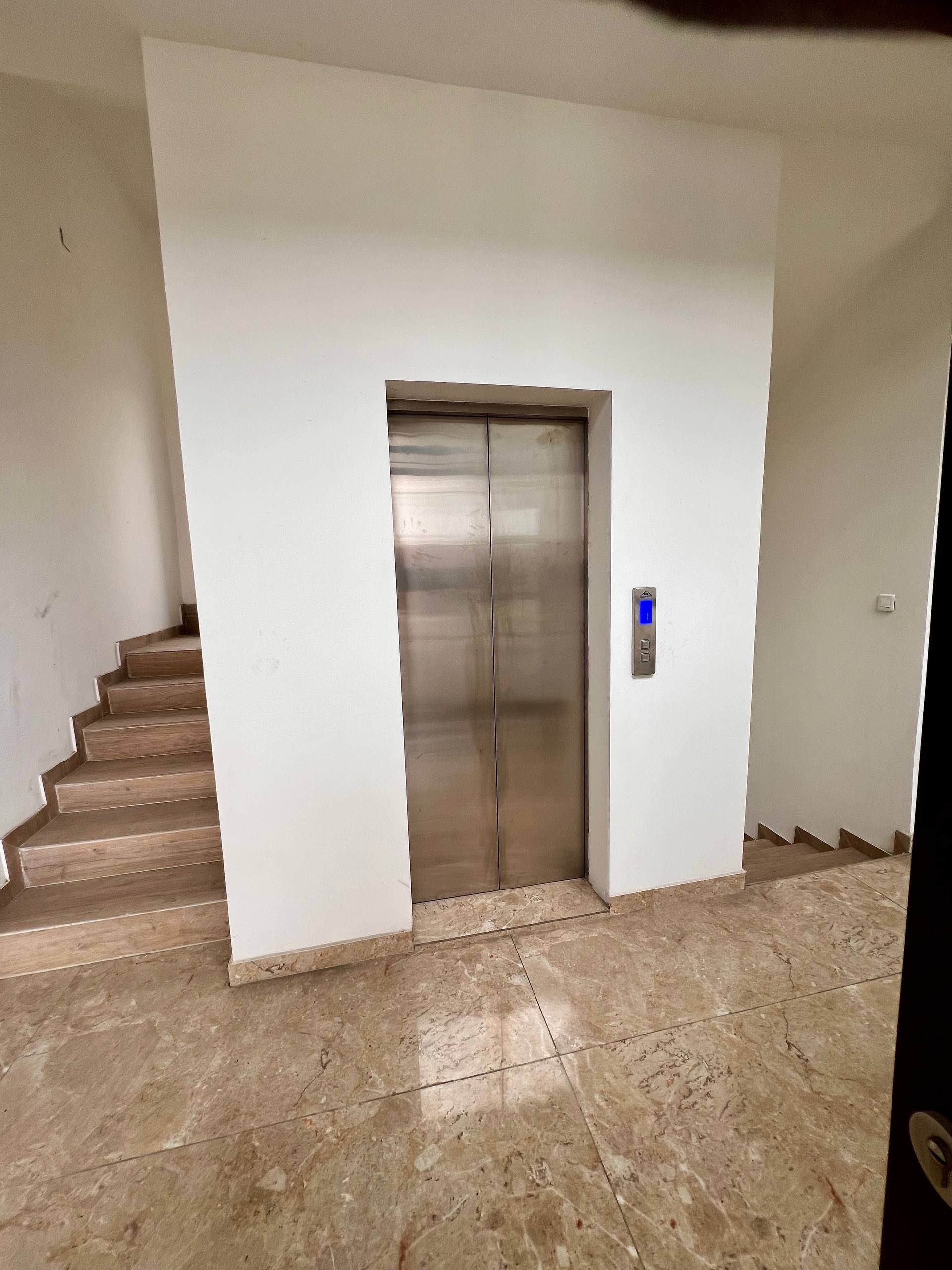 Villa triplex 4 ch à louer – Riviera Golf 1, Cocody