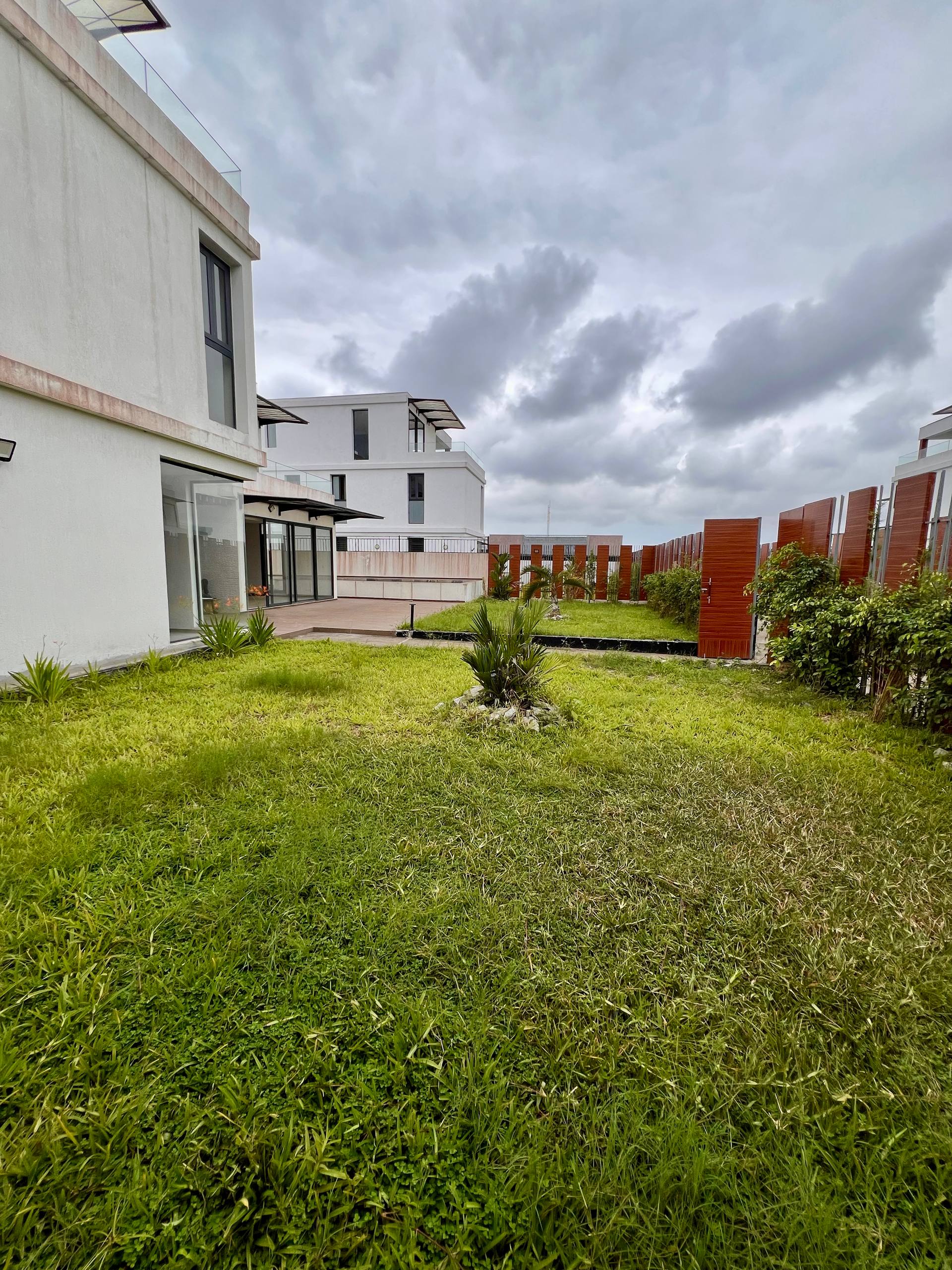 Villa triplex 4 ch à louer – Riviera Golf 1, Cocody