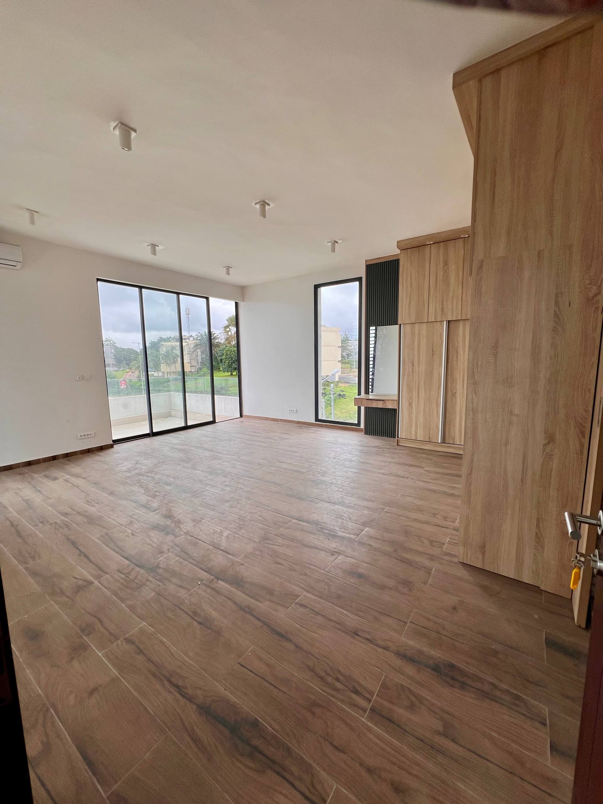 Villa triplex 4 ch à louer – Riviera Golf 1, Cocody