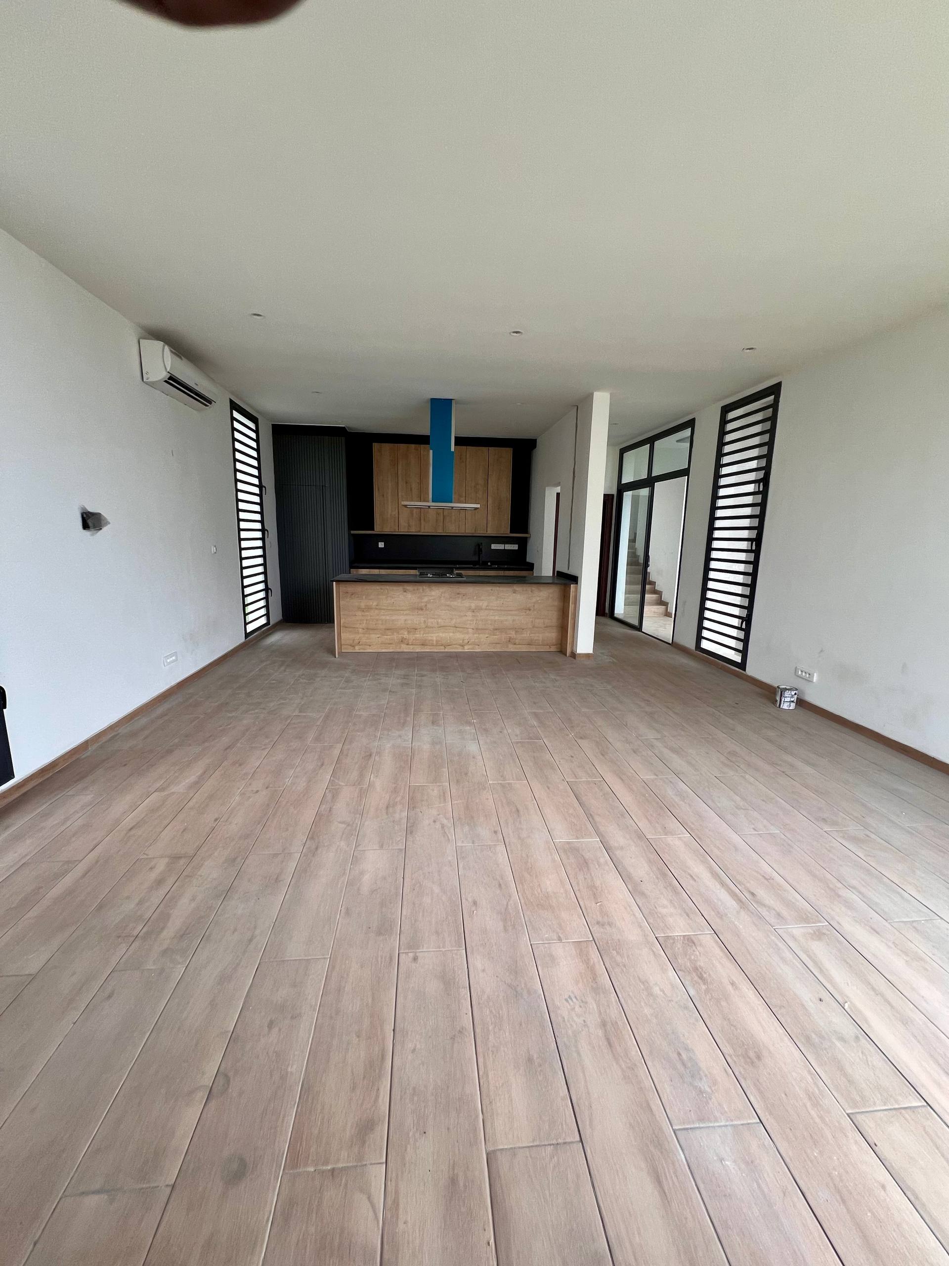 Villa triplex 4 ch à louer – Riviera Golf 1, Cocody