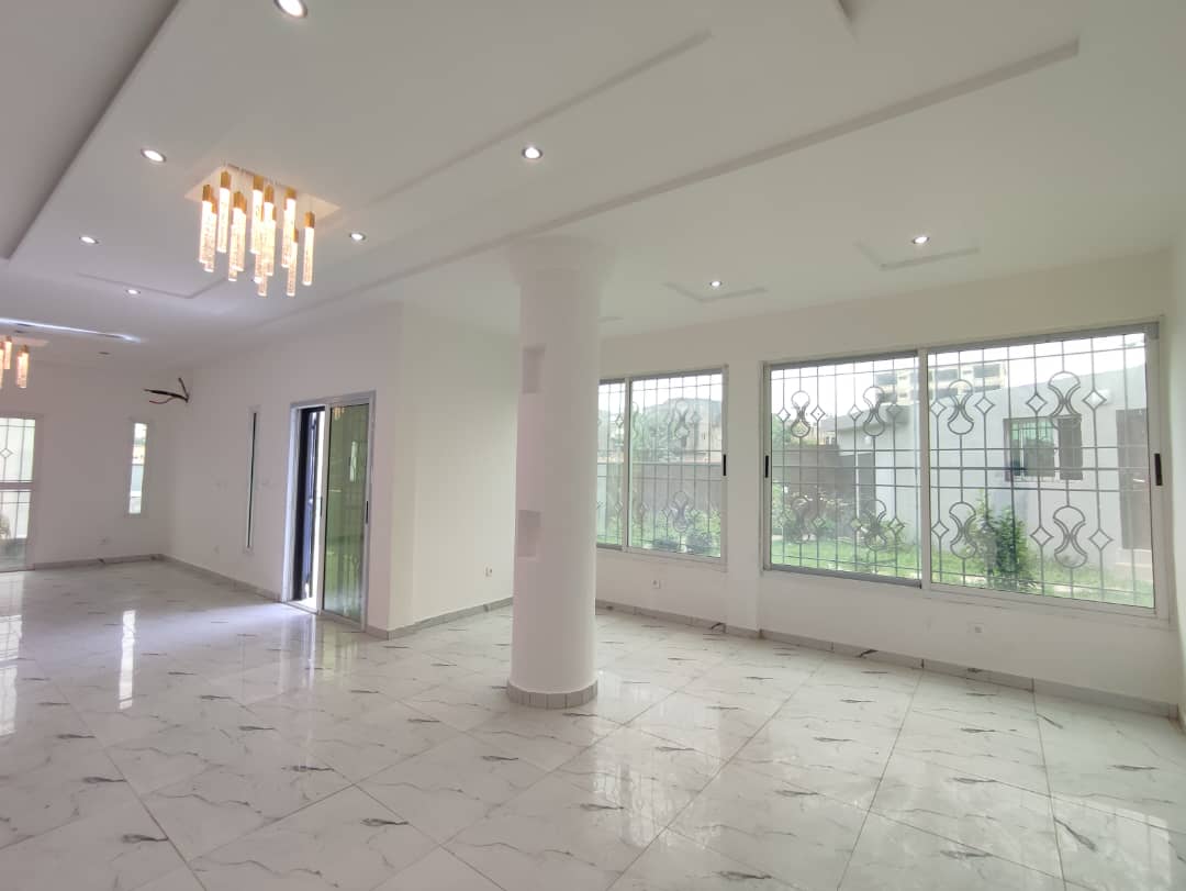 Villa duplex 5 pièces à louer – Angré Cité SIR, Cocody